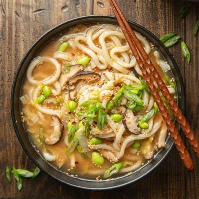  Bún Cá Udon! A Symphony of Spicy Broth and Refreshing Herbs 