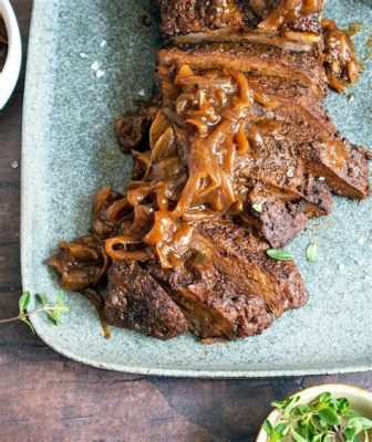  Chaoyang City's Stewed Beef Brisket With Caramelized Onions: A Symphony Of Rich Umami Flavors And Melt-In-Your-Mouth Tenderness!