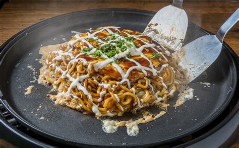  Hiroshima-style Okonomiyaki: An Explosion of Savory Flavors and Umami-Rich Textures