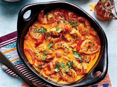  Moqueca! A Brazilian Seafood Stew Bursting with Tropical Flavors and Aromatic Coconut Milk