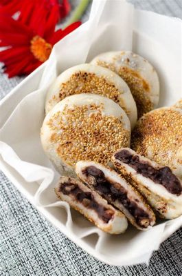  Steamed Xuancheng Rice Cakes With Sweet Lotus Seed Paste: Are You Ready For an Unexpectedly Tangy Treat?