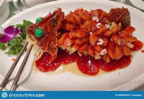  Sweet and Sour Mandarin Fish: Can Crispy Perfection Really Marry Tangy Delight?